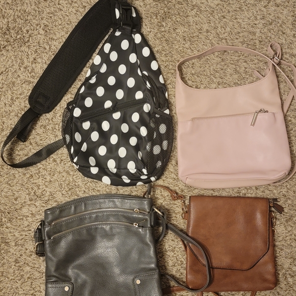 Chic Black Ruffled Shoulder Bag - Picture 3 of 3